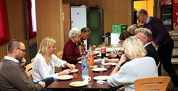 Litt mat mesn man venter p� at b�sseb�rerne skal komme tilbake
